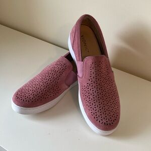 Vionic Women's Kani Slip on French Rose Suede Sneaker Size 11 / EU 43 in EUC